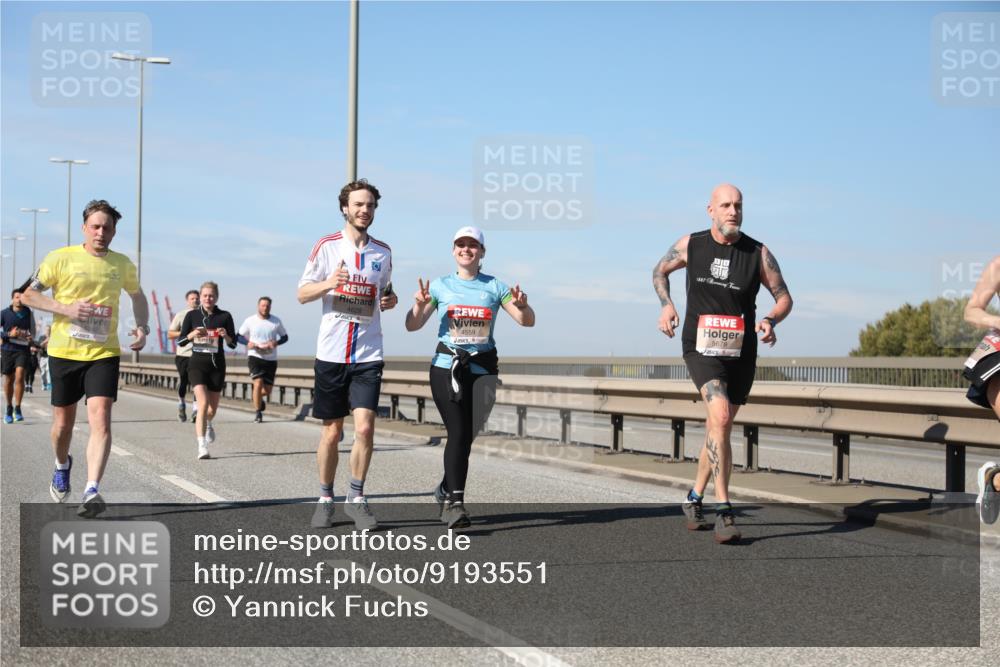 03.10.2025 - Köhlbrandbrückenlauf Yannick Fuchs http://msf.ph/oto/9193551 03.10.2025 11:55:19 Position 3 4628, 4559, 1887, 5678 meine-sportfotos.de