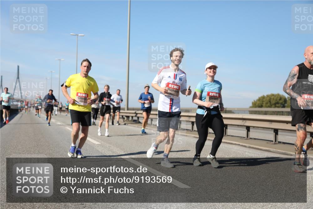 03.10.2025 - Köhlbrandbrückenlauf Yannick Fuchs http://msf.ph/oto/9193569 03.10.2025 11:55:20 Position 3 5942, 1887, 4628, 4559 meine-sportfotos.de
