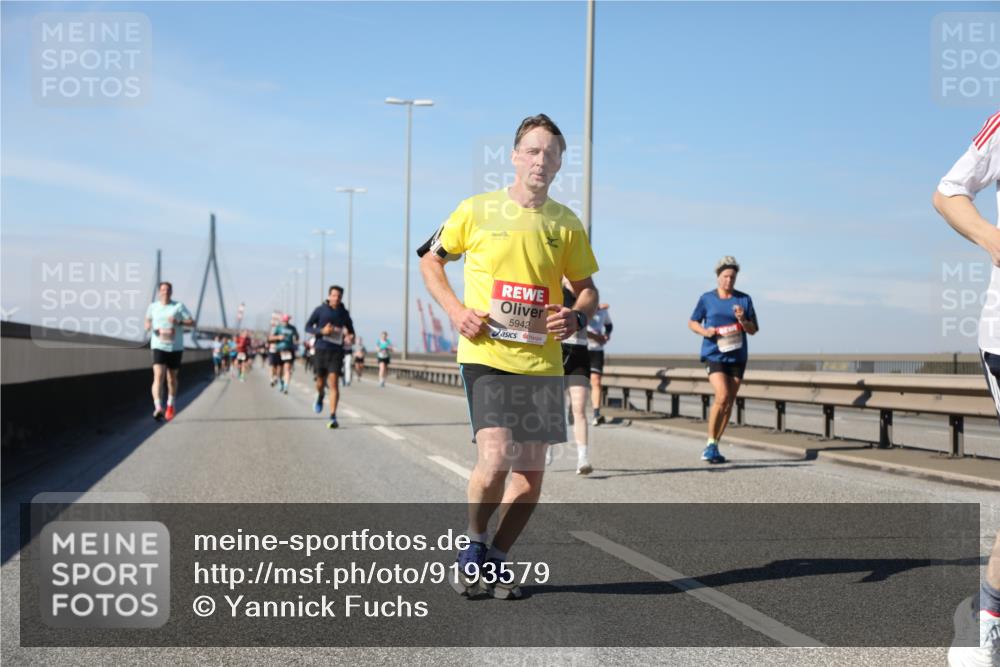 03.10.2025 - Köhlbrandbrückenlauf Yannick Fuchs http://msf.ph/oto/9193579 03.10.2025 11:55:21 Position 3 5942 meine-sportfotos.de