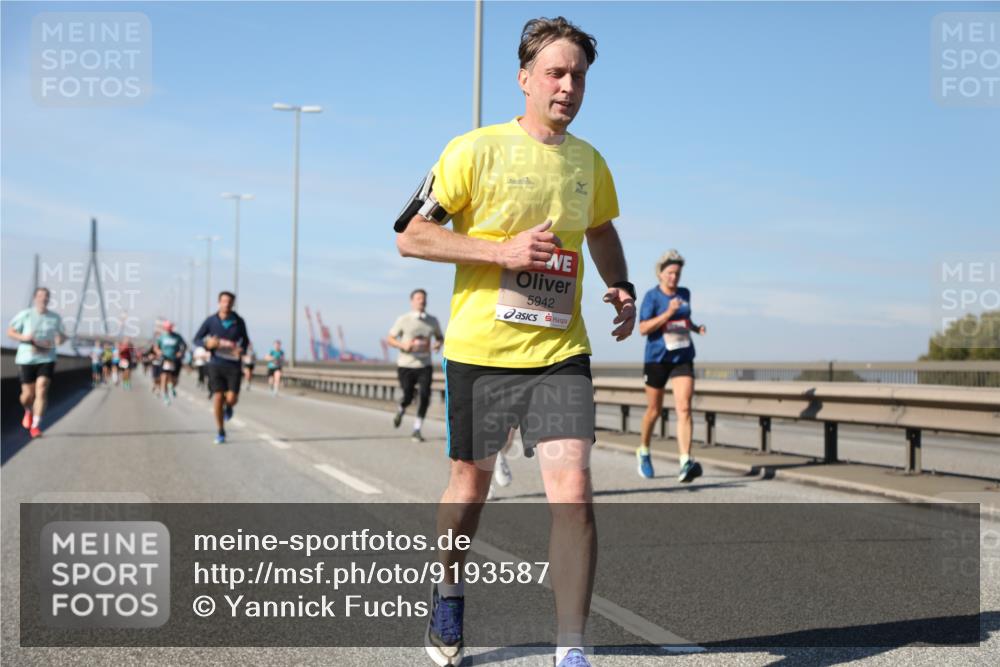 03.10.2025 - Köhlbrandbrückenlauf Yannick Fuchs http://msf.ph/oto/9193587 03.10.2025 11:55:21 Position 3 5942 meine-sportfotos.de