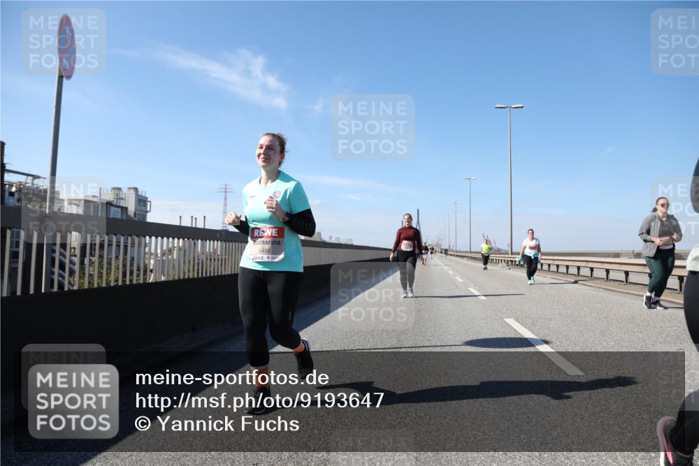 03.10.2025 - Köhlbrandbrückenlauf Yannick Fuchs http://msf.ph/oto/9193647 03.10.2025 12:17:28 Position 3 5499 meine-sportfotos.de