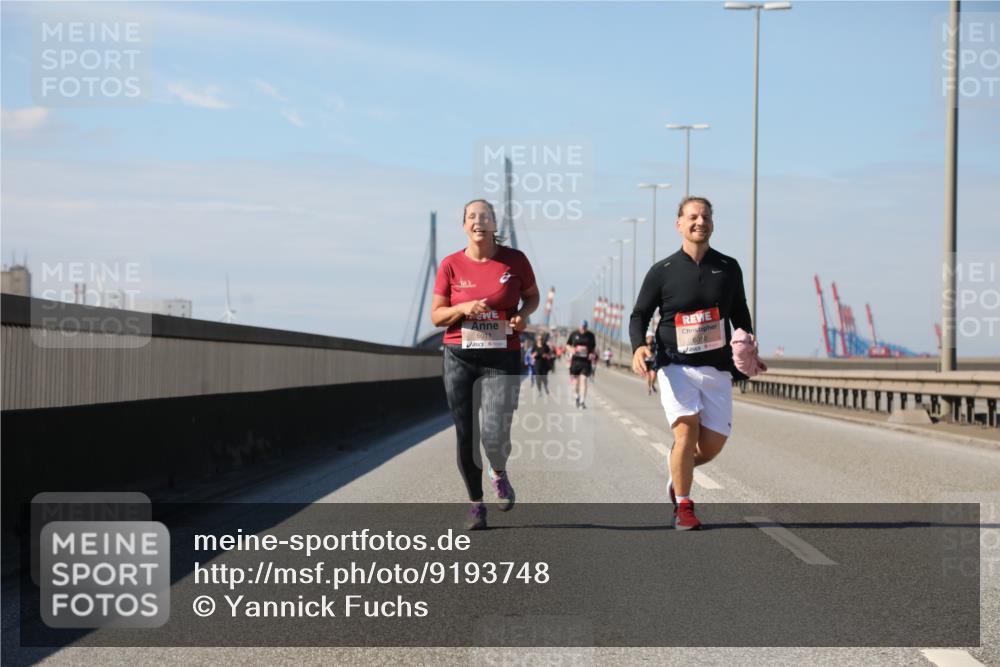 03.10.2025 - Köhlbrandbrückenlauf Yannick Fuchs http://msf.ph/oto/9193748 03.10.2025 12:17:38 Position 3 6011, 6010 meine-sportfotos.de