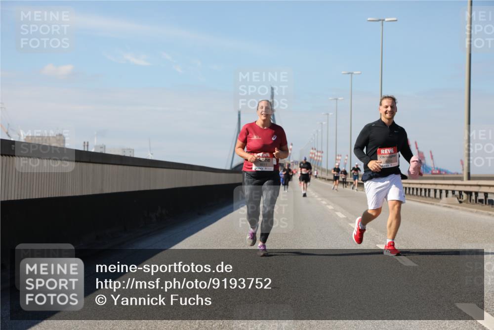 03.10.2025 - Köhlbrandbrückenlauf Yannick Fuchs http://msf.ph/oto/9193752 03.10.2025 12:17:39 Position 3 6011, 6010 meine-sportfotos.de