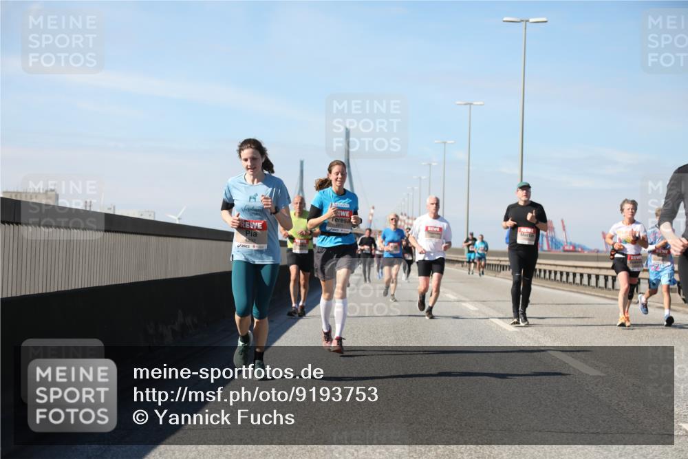 03.10.2025 - Köhlbrandbrückenlauf Yannick Fuchs http://msf.ph/oto/9193753 03.10.2025 11:55:38 Position 3 30, 4232 meine-sportfotos.de