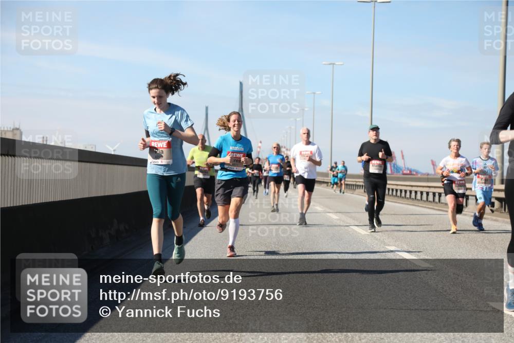 03.10.2025 - Köhlbrandbrückenlauf Yannick Fuchs http://msf.ph/oto/9193756 03.10.2025 11:55:38 Position 3 4871 meine-sportfotos.de