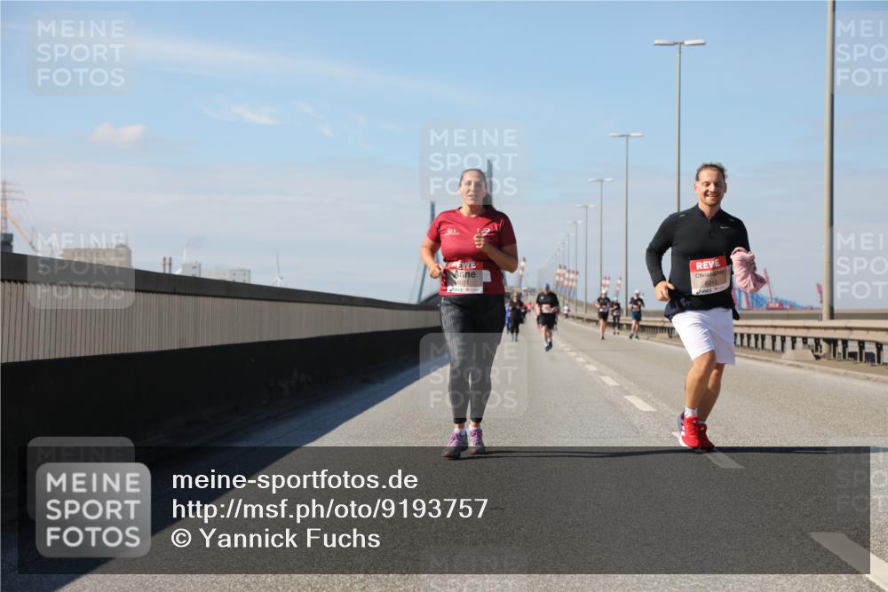 03.10.2025 - Köhlbrandbrückenlauf Yannick Fuchs http://msf.ph/oto/9193757 03.10.2025 12:17:39 Position 3 6011, 6010 meine-sportfotos.de