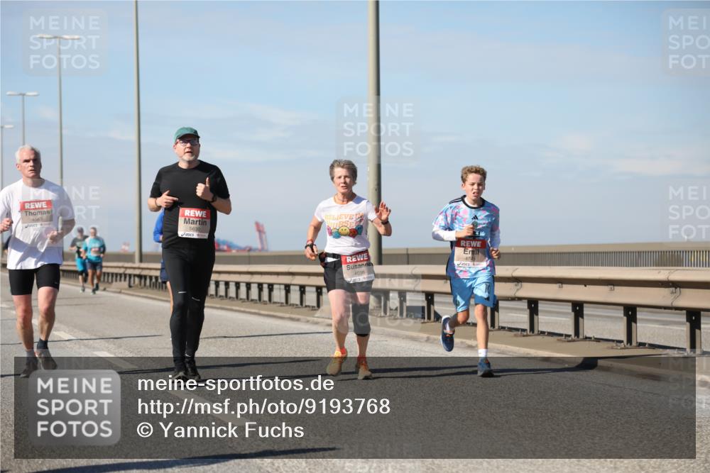 03.10.2025 - Köhlbrandbrückenlauf Yannick Fuchs http://msf.ph/oto/9193768 03.10.2025 11:55:39 Position 3 4563, 5630, 4036 meine-sportfotos.de