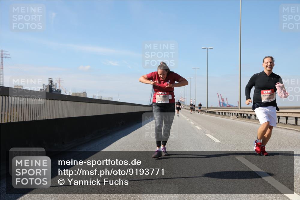 03.10.2025 - Köhlbrandbrückenlauf Yannick Fuchs http://msf.ph/oto/9193771 03.10.2025 12:17:40 Position 3 6011, 6010 meine-sportfotos.de