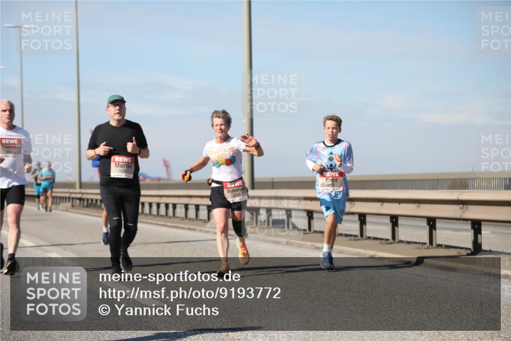 03.10.2025 - Köhlbrandbrückenlauf Yannick Fuchs http://msf.ph/oto/9193772 03.10.2025 11:55:39 Position 3 5630, 4036 meine-sportfotos.de