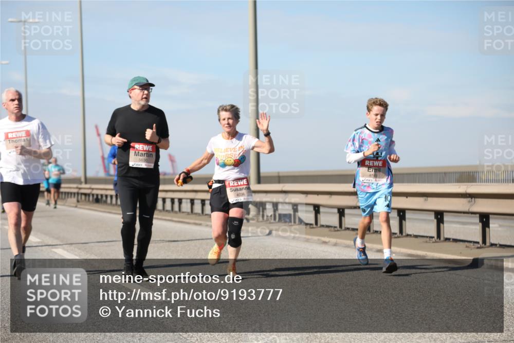 03.10.2025 - Köhlbrandbrückenlauf Yannick Fuchs http://msf.ph/oto/9193777 03.10.2025 11:55:40 Position 3 5630, 4036, 4745 meine-sportfotos.de