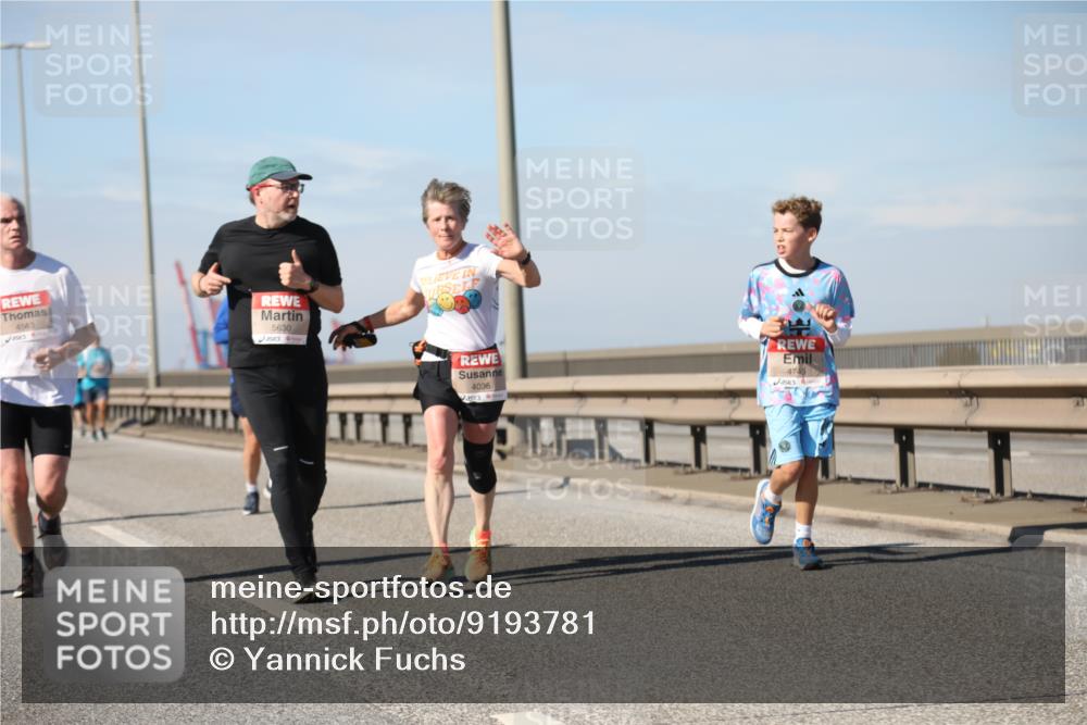 03.10.2025 - Köhlbrandbrückenlauf Yannick Fuchs http://msf.ph/oto/9193781 03.10.2025 11:55:40 Position 3 4563, 5630, 4036, 4745 meine-sportfotos.de