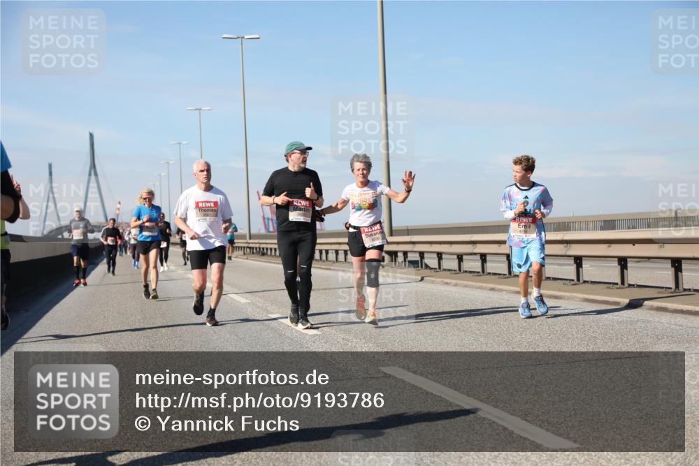 03.10.2025 - Köhlbrandbrückenlauf Yannick Fuchs http://msf.ph/oto/9193786 03.10.2025 11:55:40 Position 3 5630, 4036 meine-sportfotos.de