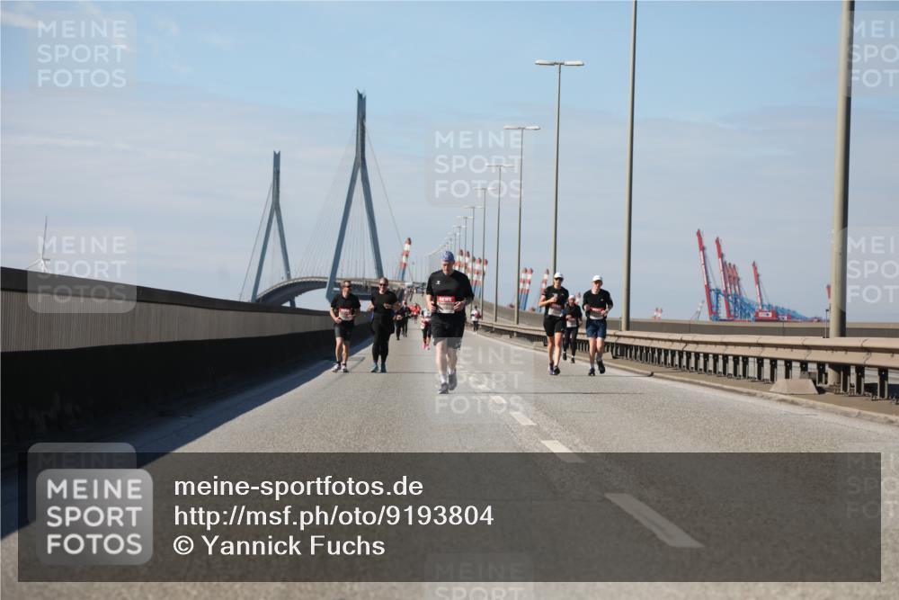 03.10.2025 - Köhlbrandbrückenlauf Yannick Fuchs http://msf.ph/oto/9193804 03.10.2025 12:17:46 Position 3 43 meine-sportfotos.de