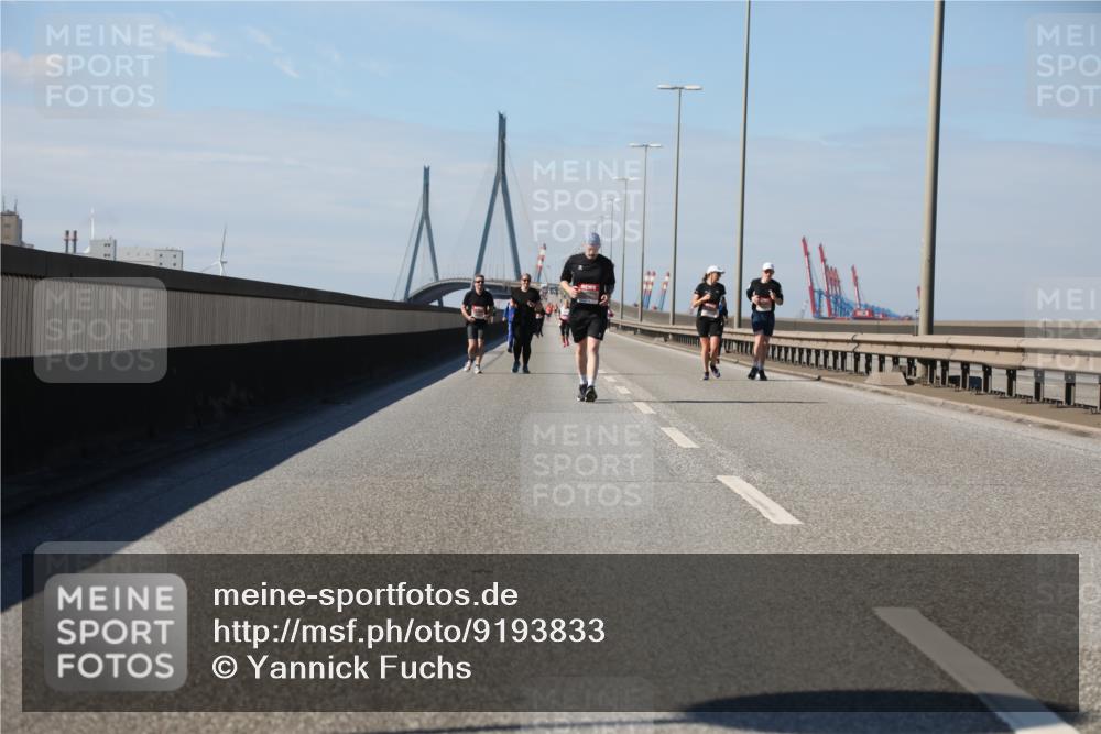 03.10.2025 - Köhlbrandbrückenlauf Yannick Fuchs http://msf.ph/oto/9193833 03.10.2025 12:17:49 Position 3  meine-sportfotos.de
