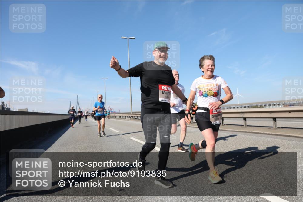 03.10.2025 - Köhlbrandbrückenlauf Yannick Fuchs http://msf.ph/oto/9193835 03.10.2025 11:55:44 Position 3 5630, 4036, 3 meine-sportfotos.de