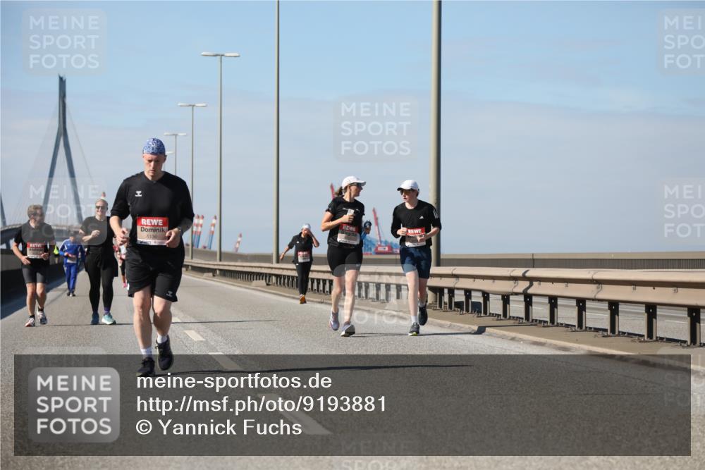 03.10.2025 - Köhlbrandbrückenlauf Yannick Fuchs http://msf.ph/oto/9193881 03.10.2025 12:17:54 Position 3 5136 meine-sportfotos.de