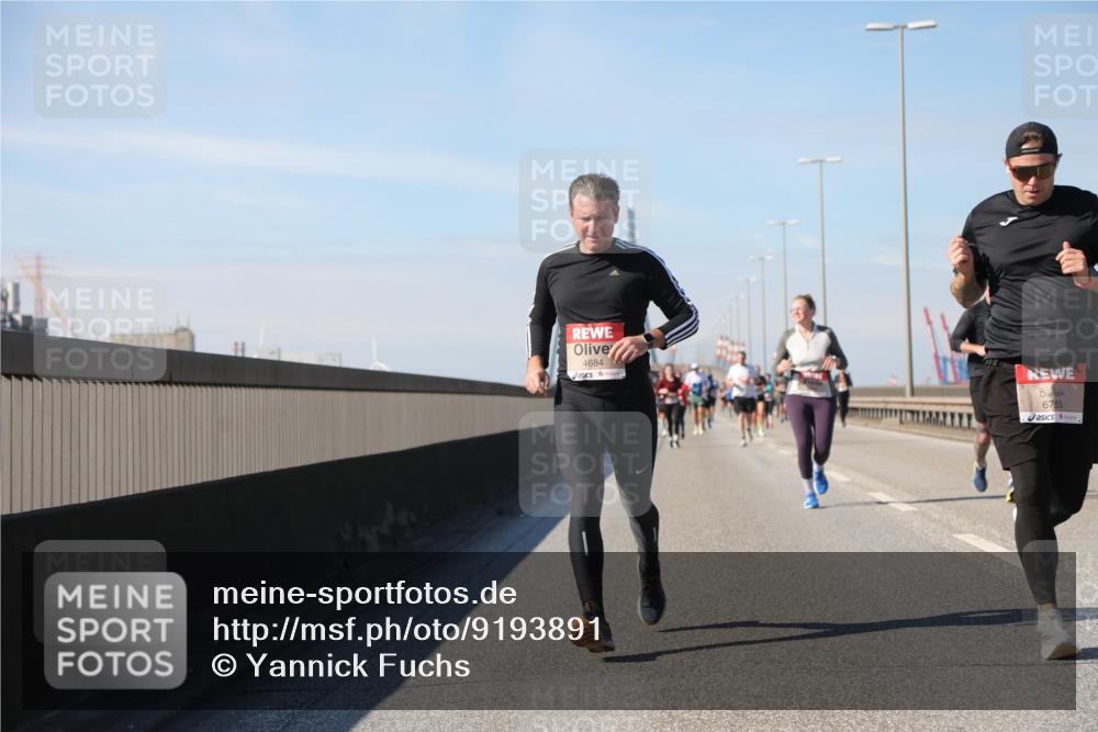 03.10.2025 - Köhlbrandbrückenlauf Yannick Fuchs http://msf.ph/oto/9193891 03.10.2025 11:55:49 Position 3 4684, 6755 meine-sportfotos.de