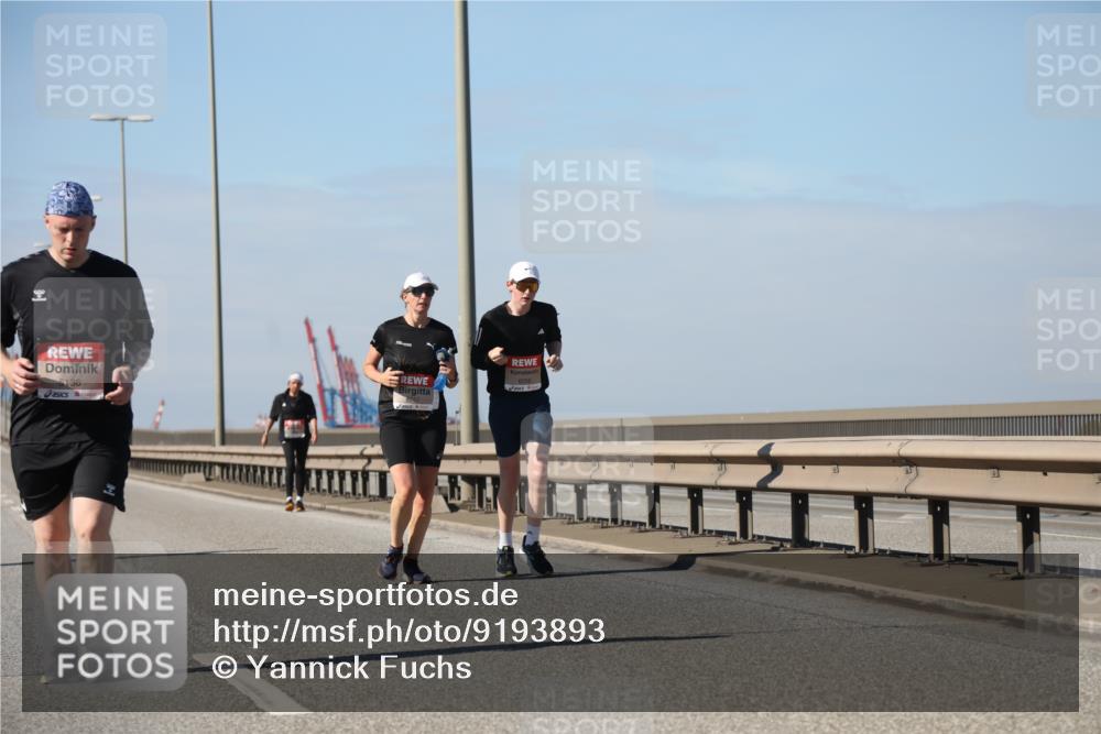 03.10.2025 - Köhlbrandbrückenlauf Yannick Fuchs http://msf.ph/oto/9193893 03.10.2025 12:17:56 Position 3 5136 meine-sportfotos.de