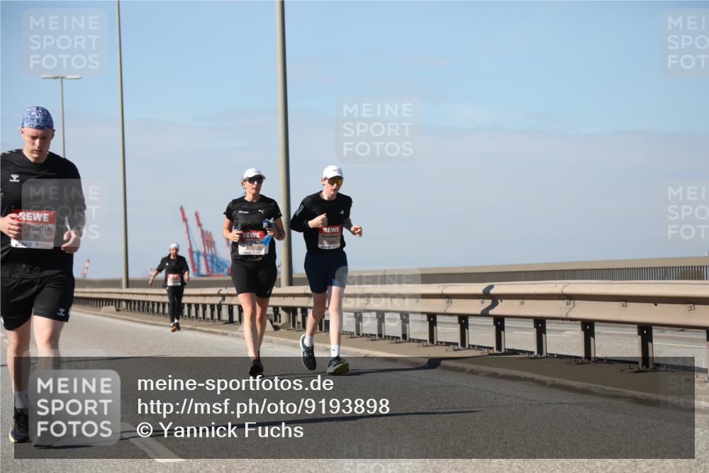 03.10.2025 - Köhlbrandbrückenlauf Yannick Fuchs http://msf.ph/oto/9193898 03.10.2025 12:17:56 Position 3 5136 meine-sportfotos.de