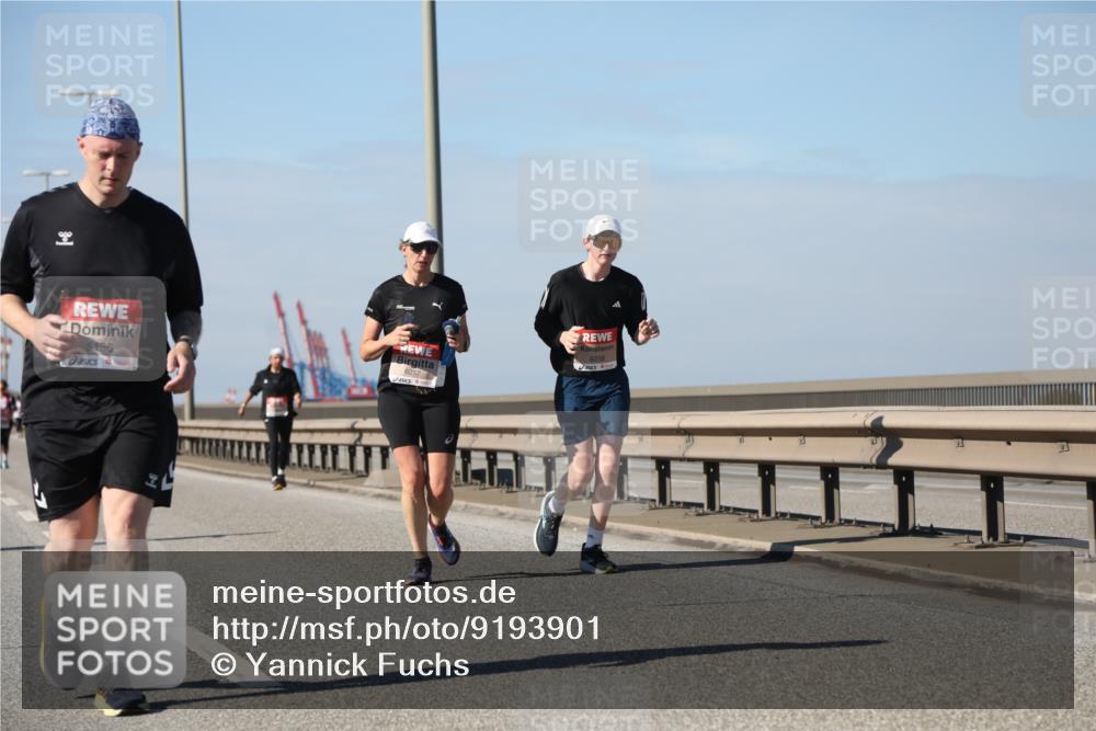 03.10.2025 - Köhlbrandbrückenlauf Yannick Fuchs http://msf.ph/oto/9193901 03.10.2025 12:17:57 Position 3 5136, 6257, 6258 meine-sportfotos.de