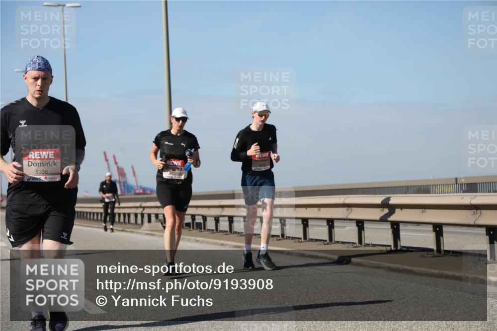 03.10.2025 - Köhlbrandbrückenlauf Yannick Fuchs http://msf.ph/oto/9193908 03.10.2025 12:17:57 Position 3 5136 meine-sportfotos.de