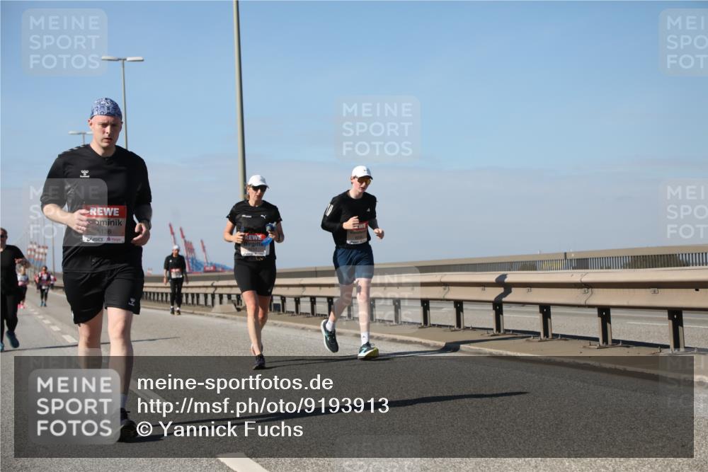 03.10.2025 - Köhlbrandbrückenlauf Yannick Fuchs http://msf.ph/oto/9193913 03.10.2025 12:17:58 Position 3 5136 meine-sportfotos.de