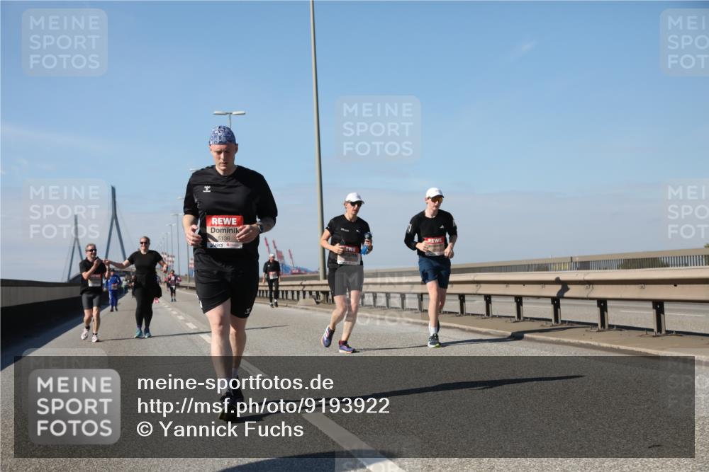 03.10.2025 - Köhlbrandbrückenlauf Yannick Fuchs http://msf.ph/oto/9193922 03.10.2025 12:17:58 Position 3 5136 meine-sportfotos.de