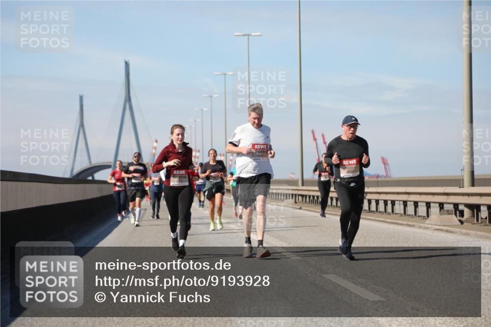 03.10.2025 - Köhlbrandbrückenlauf Yannick Fuchs http://msf.ph/oto/9193928 03.10.2025 11:55:58 Position 3 6125, 6810 meine-sportfotos.de