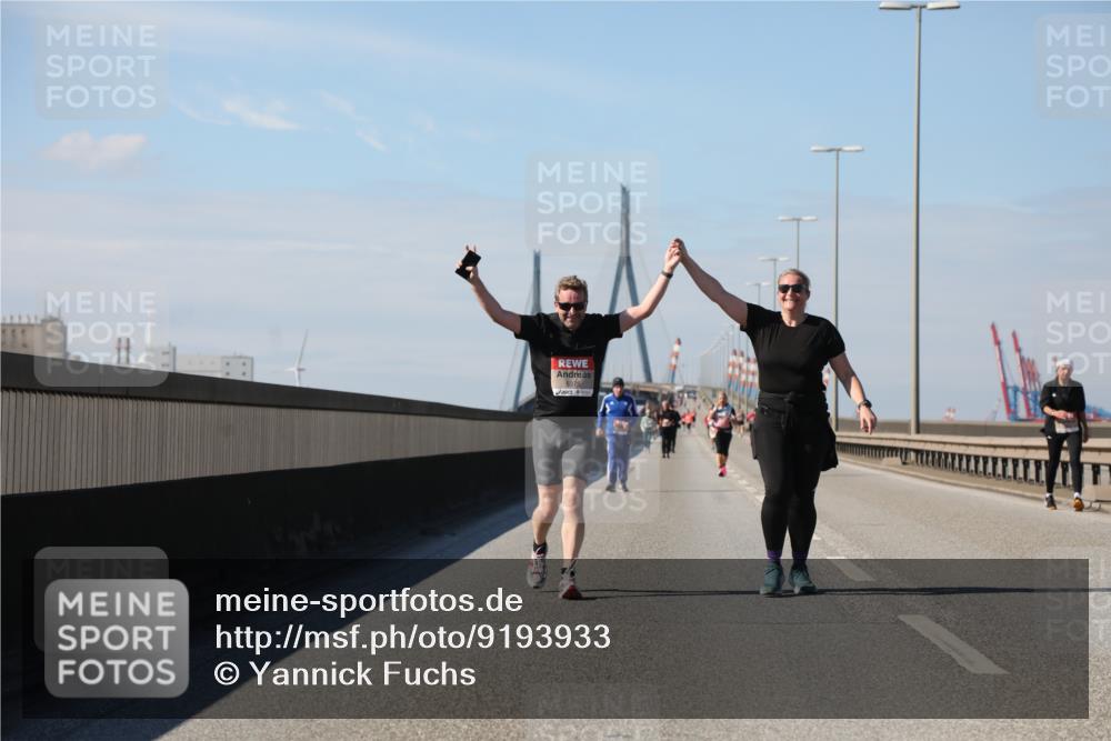 03.10.2025 - Köhlbrandbrückenlauf Yannick Fuchs http://msf.ph/oto/9193933 03.10.2025 12:18:00 Position 3 5375 meine-sportfotos.de