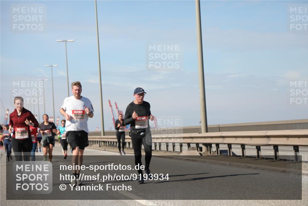 03.10.2025 - Köhlbrandbrückenlauf Yannick Fuchs http://msf.ph/oto/9193934 03.10.2025 11:55:58 Position 3 6125, 6810 meine-sportfotos.de