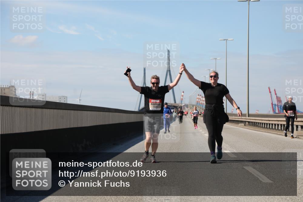 03.10.2025 - Köhlbrandbrückenlauf Yannick Fuchs http://msf.ph/oto/9193936 03.10.2025 12:18:00 Position 3  meine-sportfotos.de