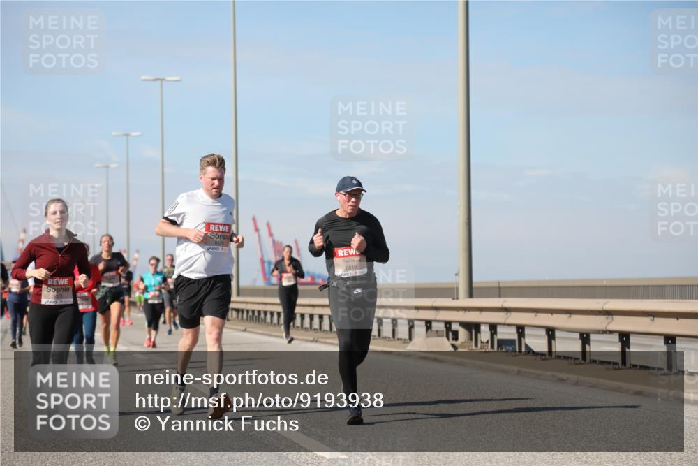 03.10.2025 - Köhlbrandbrückenlauf Yannick Fuchs http://msf.ph/oto/9193938 03.10.2025 11:55:58 Position 3 5078, 6125, 6810 meine-sportfotos.de