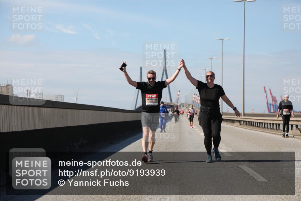 03.10.2025 - Köhlbrandbrückenlauf Yannick Fuchs http://msf.ph/oto/9193939 03.10.2025 12:18:00 Position 3 5375 meine-sportfotos.de
