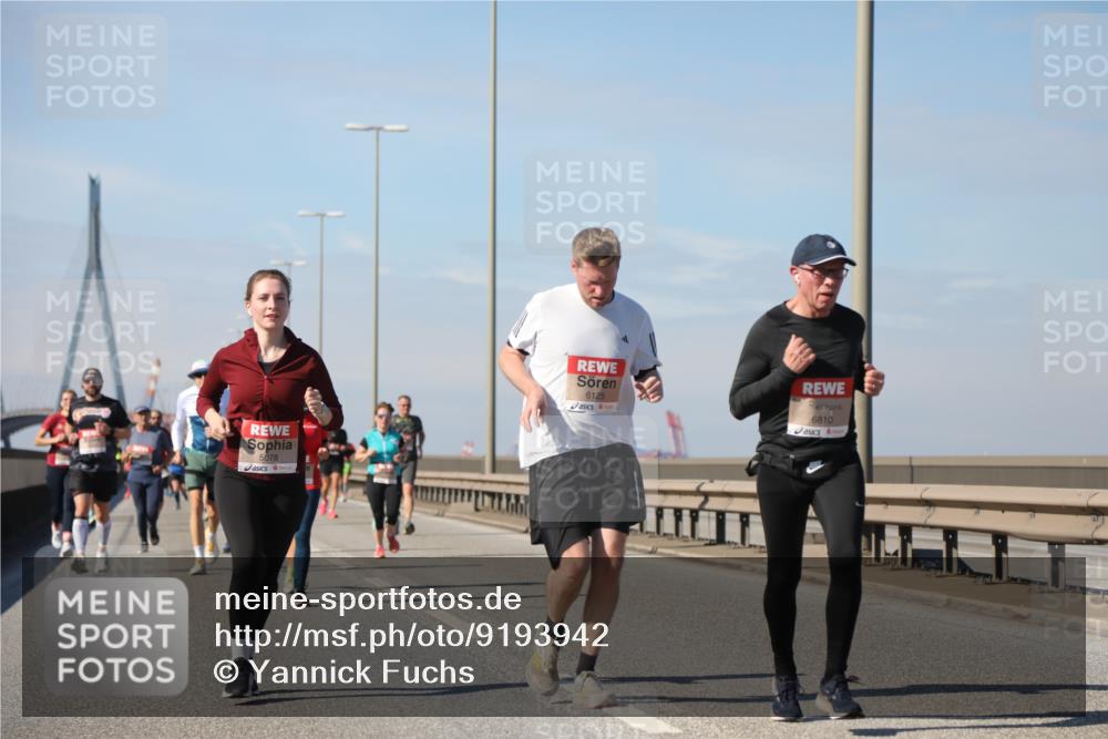 03.10.2025 - Köhlbrandbrückenlauf Yannick Fuchs http://msf.ph/oto/9193942 03.10.2025 11:55:59 Position 3 5078, 6125, 6810 meine-sportfotos.de