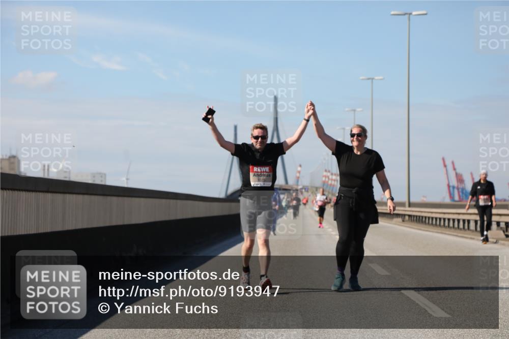 03.10.2025 - Köhlbrandbrückenlauf Yannick Fuchs http://msf.ph/oto/9193947 03.10.2025 12:18:01 Position 3 5375 meine-sportfotos.de