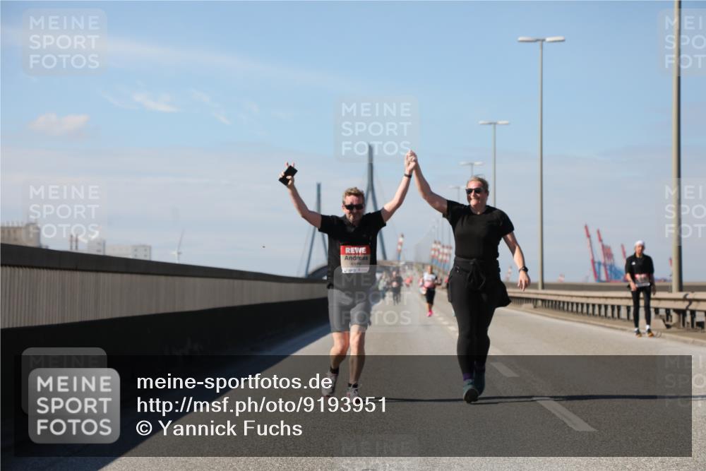 03.10.2025 - Köhlbrandbrückenlauf Yannick Fuchs http://msf.ph/oto/9193951 03.10.2025 12:18:01 Position 3  meine-sportfotos.de