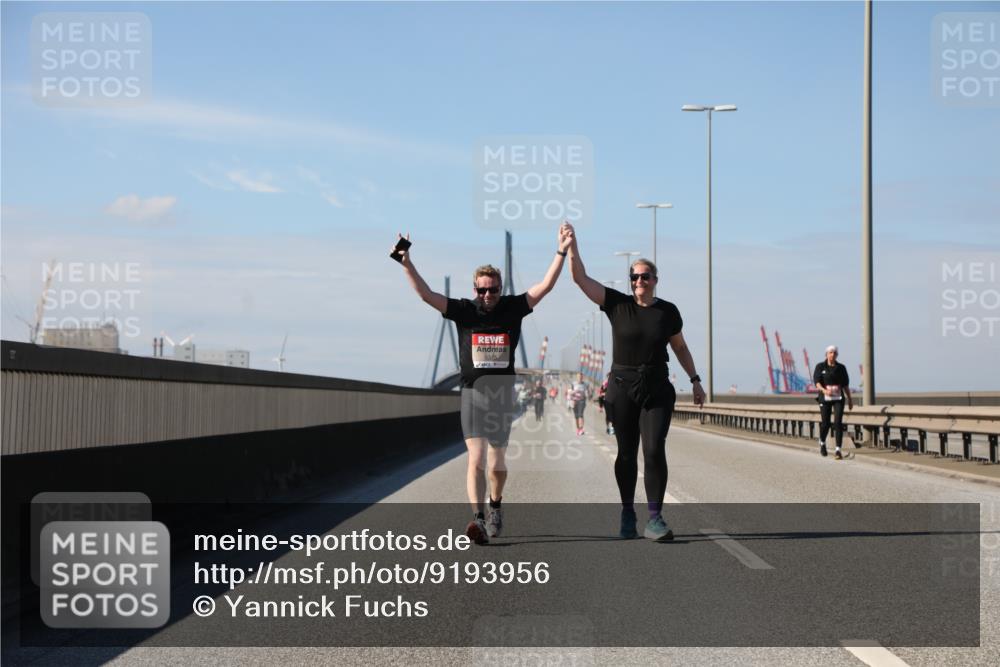 03.10.2025 - Köhlbrandbrückenlauf Yannick Fuchs http://msf.ph/oto/9193956 03.10.2025 12:18:01 Position 3 5375 meine-sportfotos.de
