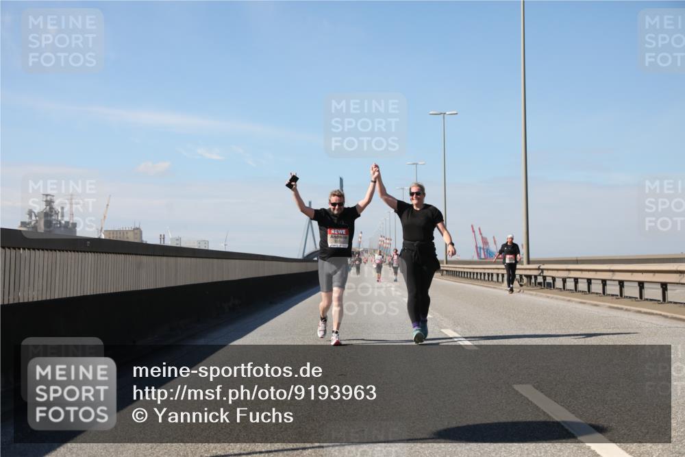 03.10.2025 - Köhlbrandbrückenlauf Yannick Fuchs http://msf.ph/oto/9193963 03.10.2025 12:18:02 Position 3  meine-sportfotos.de