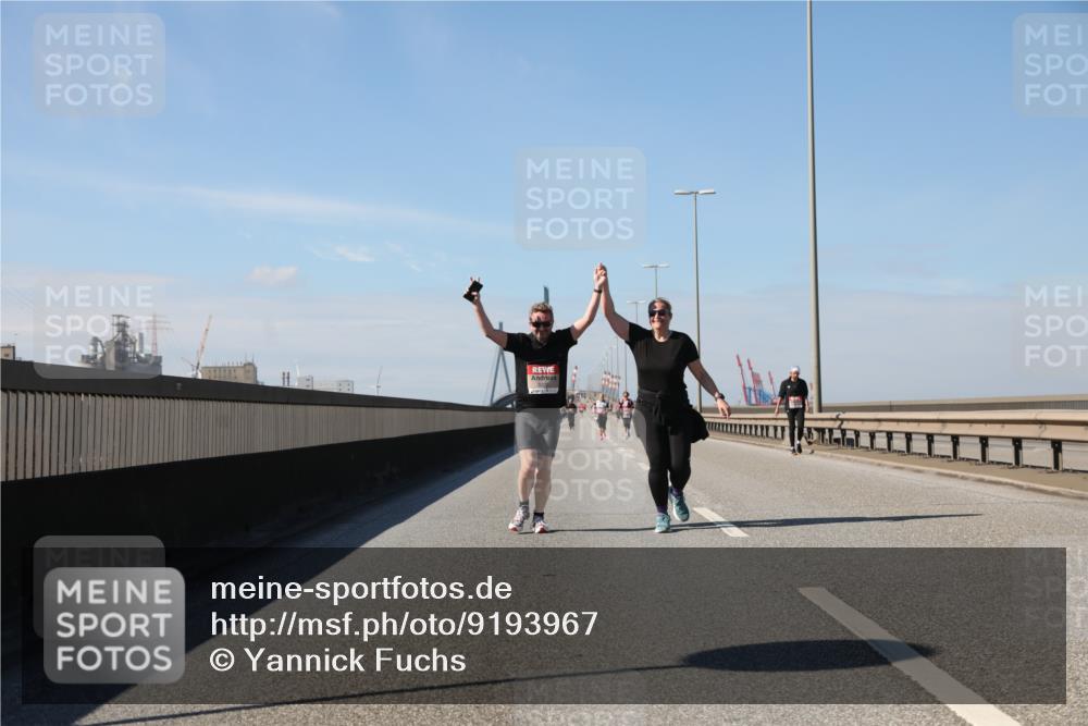 03.10.2025 - Köhlbrandbrückenlauf Yannick Fuchs http://msf.ph/oto/9193967 03.10.2025 12:18:02 Position 3  meine-sportfotos.de