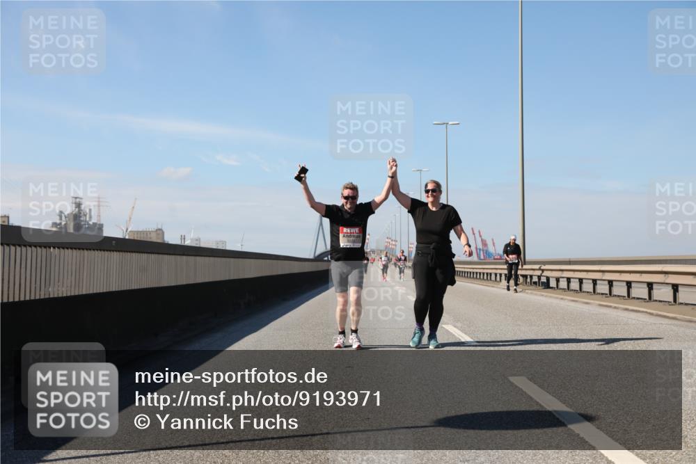 03.10.2025 - Köhlbrandbrückenlauf Yannick Fuchs http://msf.ph/oto/9193971 03.10.2025 12:18:02 Position 3  meine-sportfotos.de