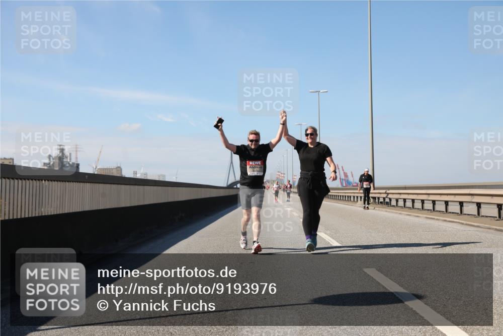 03.10.2025 - Köhlbrandbrückenlauf Yannick Fuchs http://msf.ph/oto/9193976 03.10.2025 12:18:02 Position 3  meine-sportfotos.de