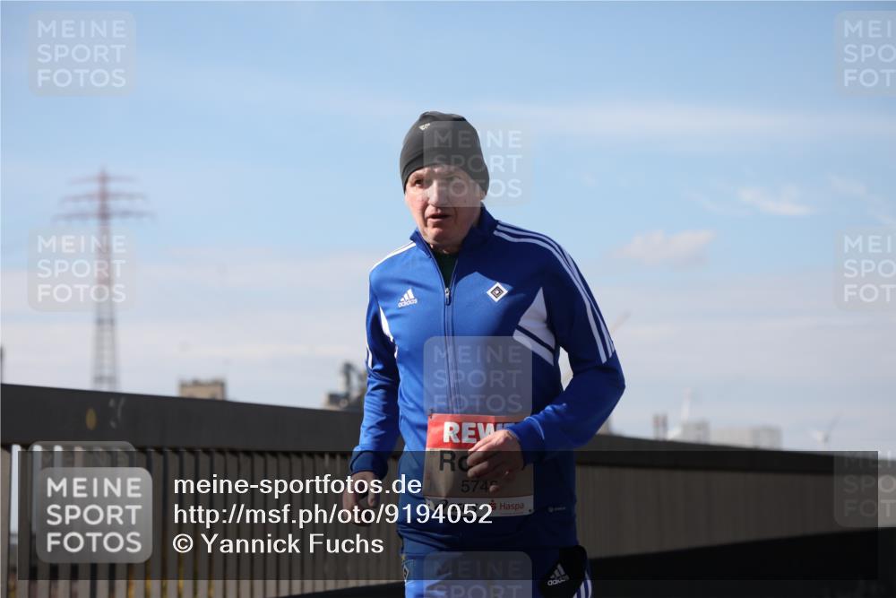 03.10.2025 - Köhlbrandbrückenlauf Yannick Fuchs http://msf.ph/oto/9194052 03.10.2025 12:18:18 Position 3 5746 meine-sportfotos.de