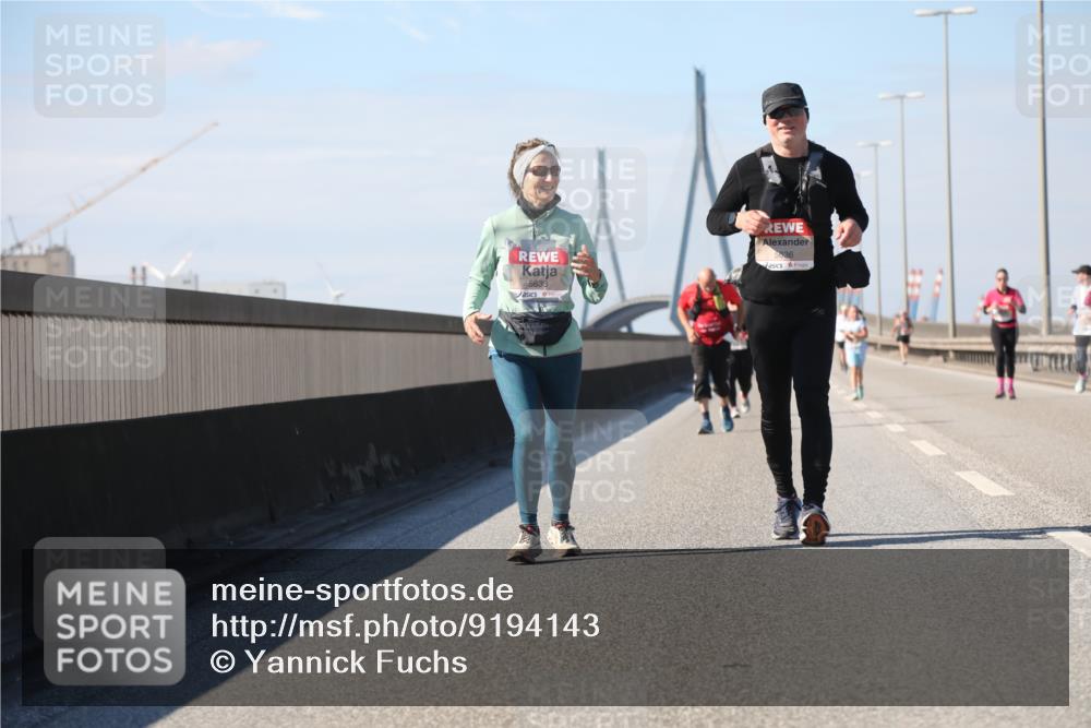 03.10.2025 - Köhlbrandbrückenlauf Yannick Fuchs http://msf.ph/oto/9194143 03.10.2025 12:18:38 Position 3 5635, 5636 meine-sportfotos.de