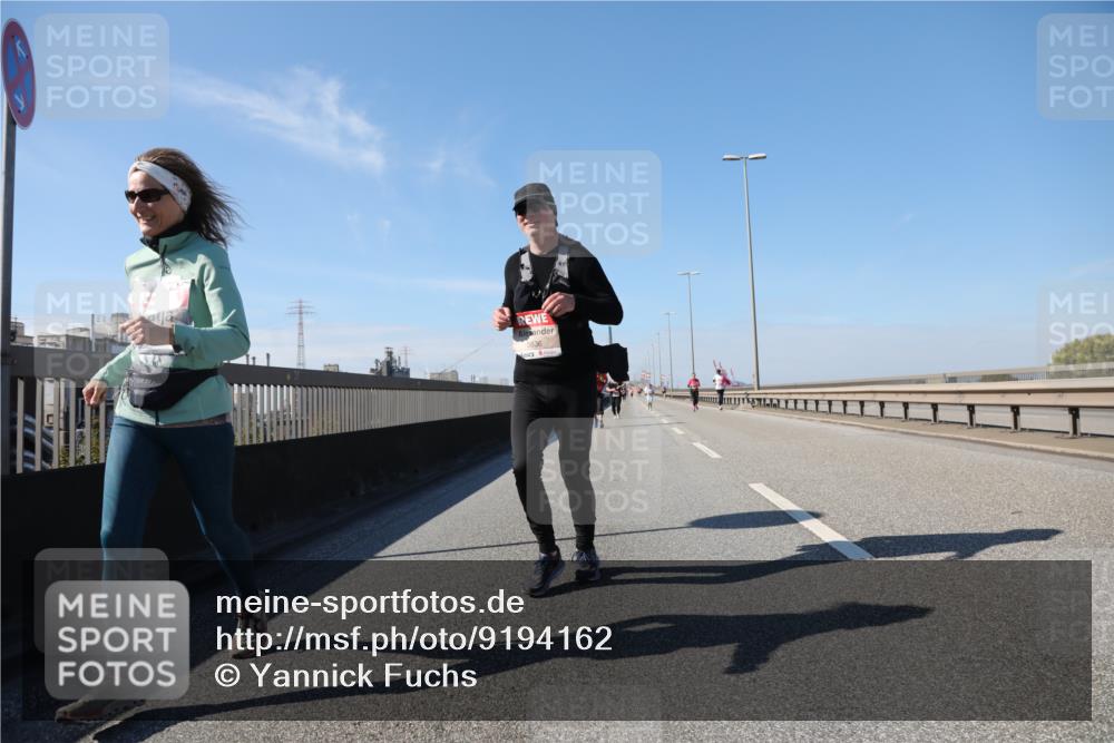 03.10.2025 - Köhlbrandbrückenlauf Yannick Fuchs http://msf.ph/oto/9194162 03.10.2025 12:18:42 Position 3 5636 meine-sportfotos.de