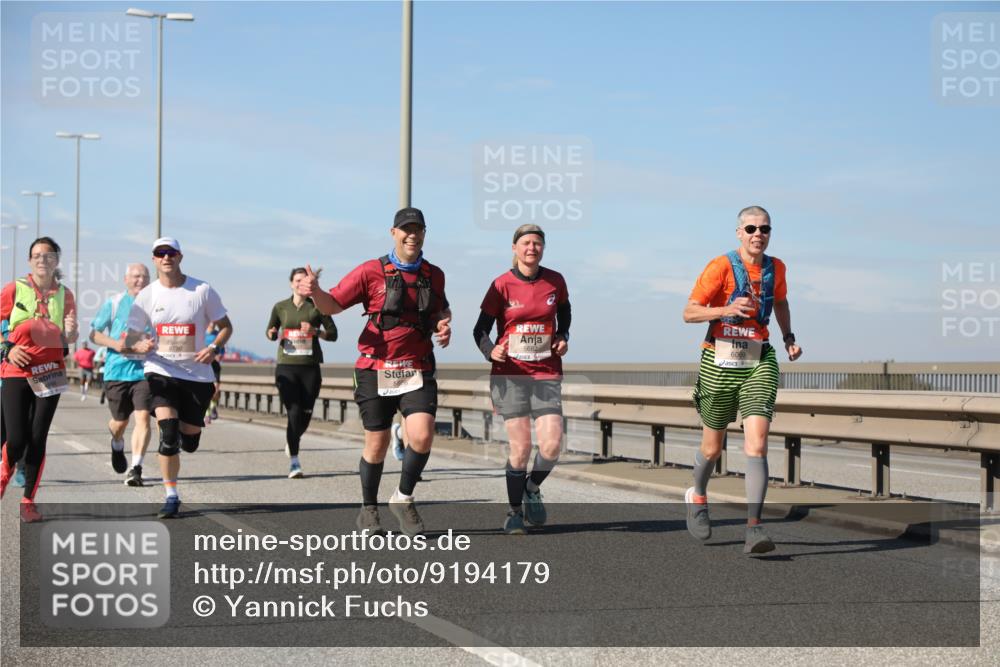 03.10.2025 - Köhlbrandbrückenlauf Yannick Fuchs http://msf.ph/oto/9194179 03.10.2025 11:56:23 Position 3 6790, 5686, 6069 meine-sportfotos.de