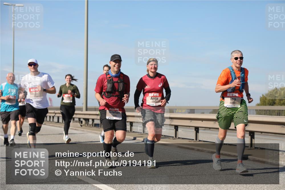 03.10.2025 - Köhlbrandbrückenlauf Yannick Fuchs http://msf.ph/oto/9194191 03.10.2025 11:56:24 Position 3 6790, 5686, 5682, 6069 meine-sportfotos.de