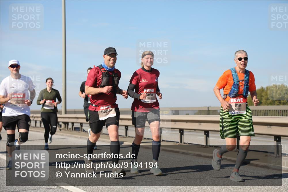 03.10.2025 - Köhlbrandbrückenlauf Yannick Fuchs http://msf.ph/oto/9194194 03.10.2025 11:56:24 Position 3 6790, 5686, 5682, 6069 meine-sportfotos.de