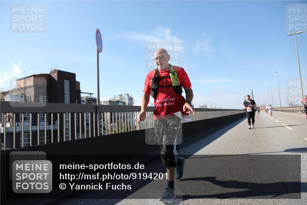 03.10.2025 - Köhlbrandbrückenlauf Yannick Fuchs http://msf.ph/oto/9194201 03.10.2025 12:18:49 Position 3 11 meine-sportfotos.de