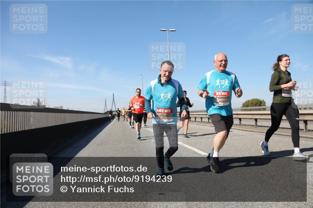03.10.2025 - Köhlbrandbrückenlauf Yannick Fuchs http://msf.ph/oto/9194239 03.10.2025 11:56:28 Position 3 6771, 1, 6536 meine-sportfotos.de