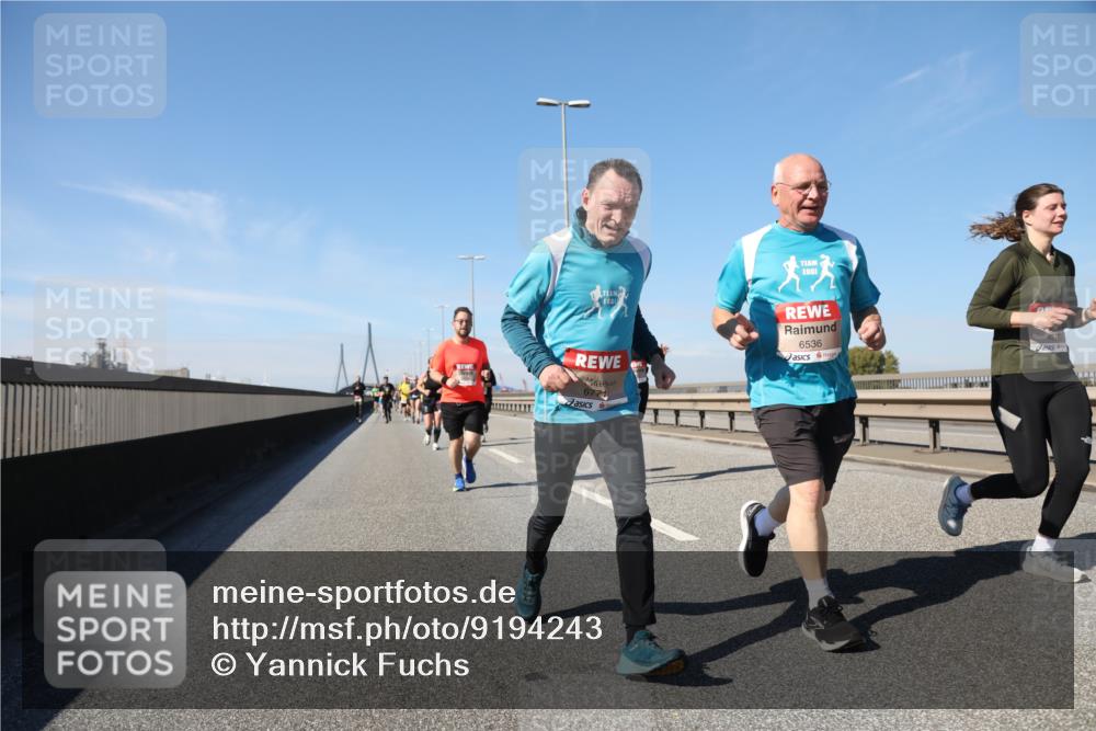 03.10.2025 - Köhlbrandbrückenlauf Yannick Fuchs http://msf.ph/oto/9194243 03.10.2025 11:56:28 Position 3 6771, 1, 6536 meine-sportfotos.de